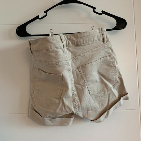 H&M Beige Slim Fit Shorts - Picture 2 of 3